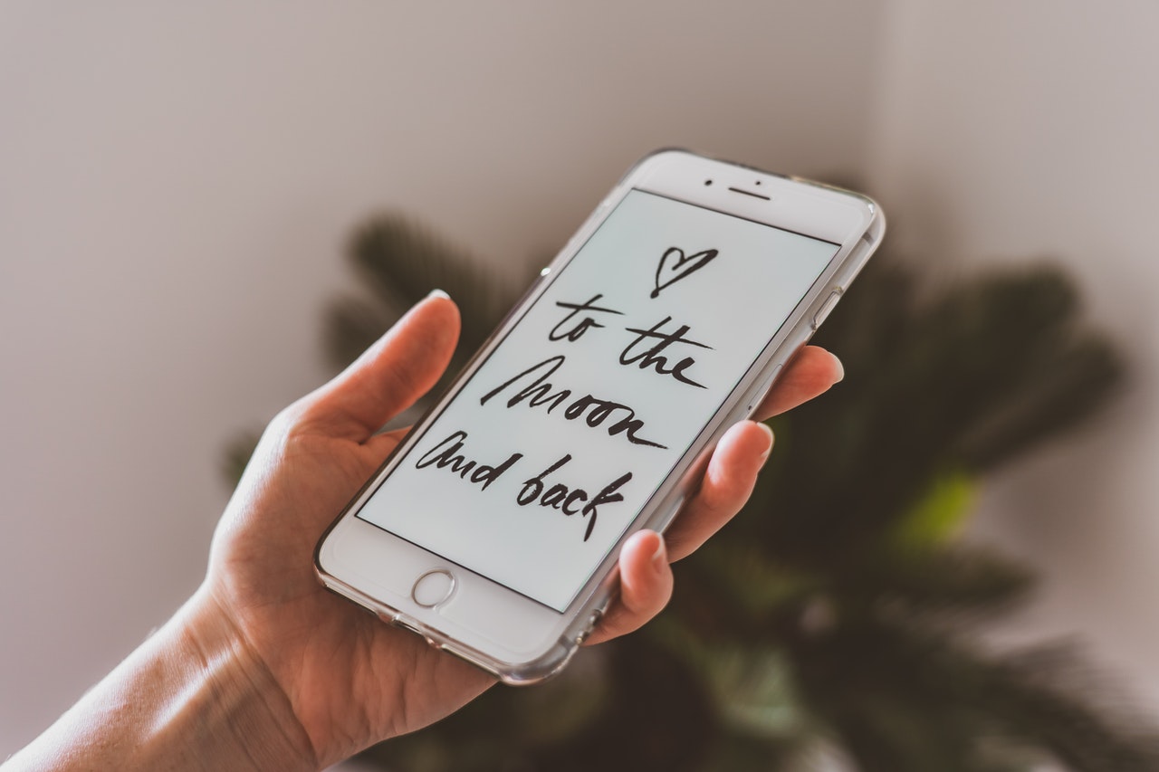 5-Gay-Text-Messages-for-Flirting-Online.jpg
